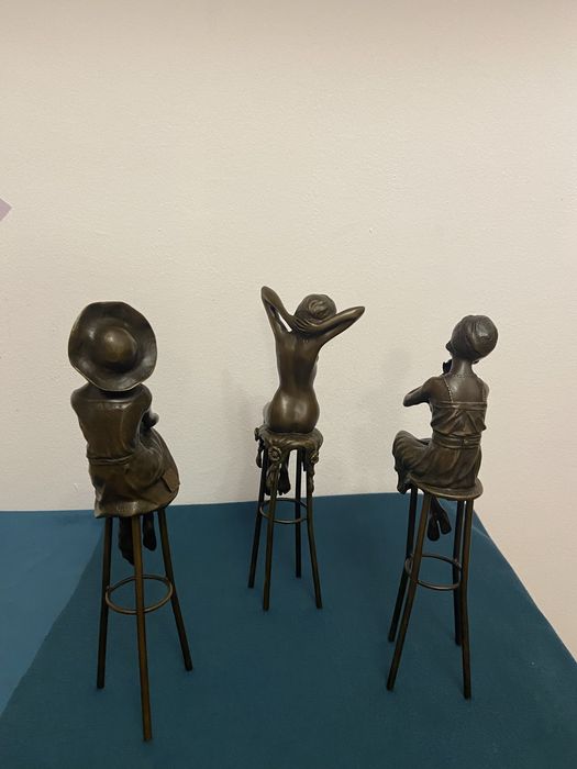 Statuete bronz , înălțime 28 cm , semnate D.H.Chiparus / pret bucata