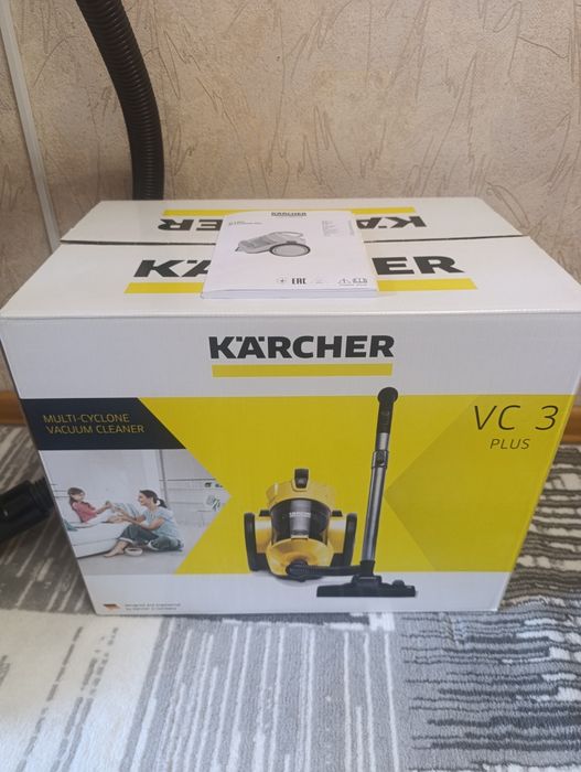 Пылесос Karcher в рабочем состоянии