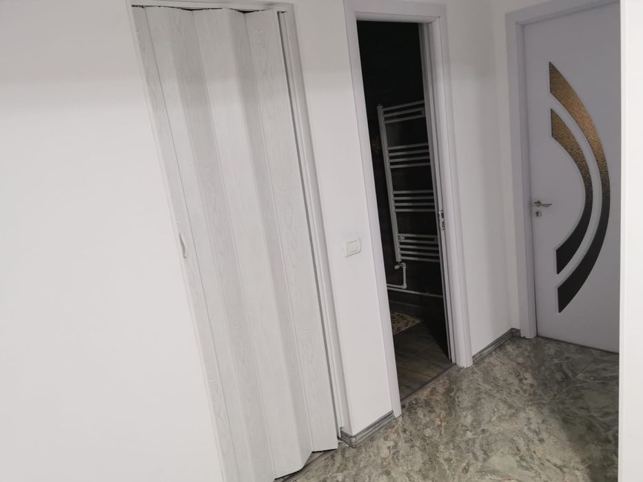 De închiriat apartament cu 4 camere