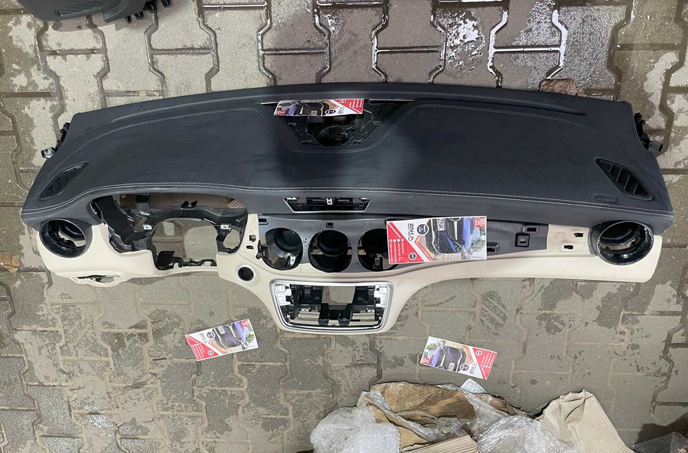Mercedes Benz GLA / CLA  - plansa de bord doua culori - kit airbag