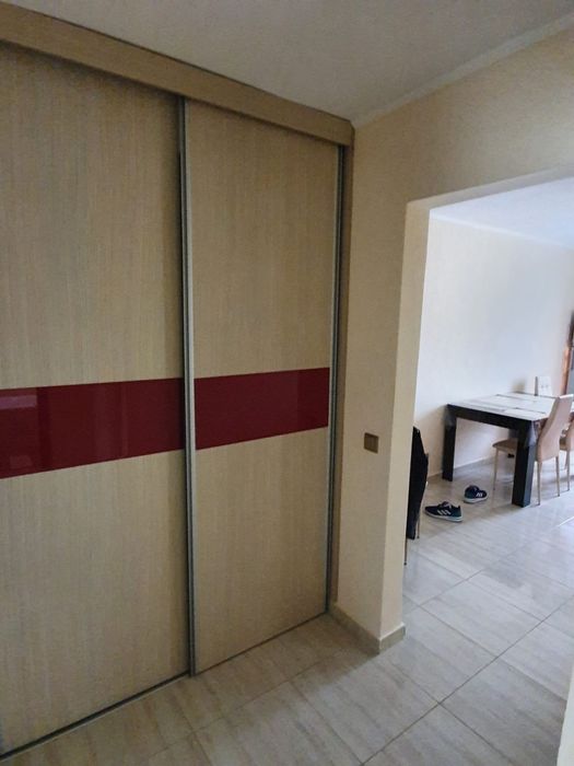 Vând apartament cu trei camere