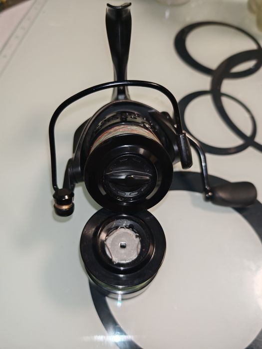 Okuma Custom Black Feeder 5500 stare excelentă