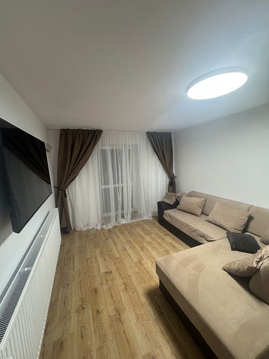 Inchiriez apartament la casa.