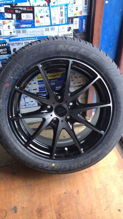 Продам диски в комлекте с резиной.