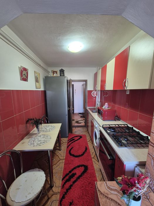 Vand apartament cu 2 camere