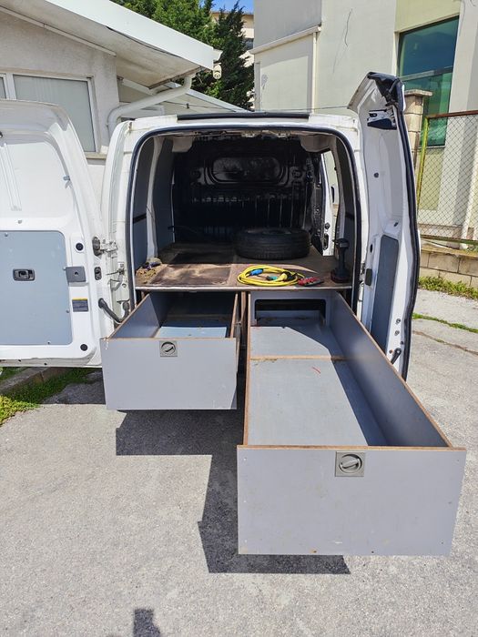 Шкафове от бус Nissan NV-200, шкафове за бус работилница