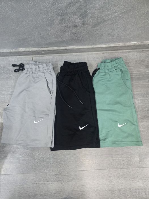 Compleuri si pantaloni scurti