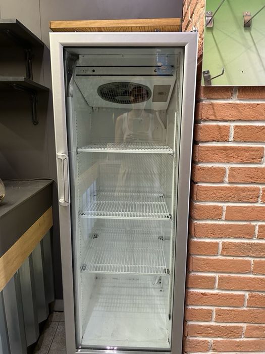 Хладилник …………,.