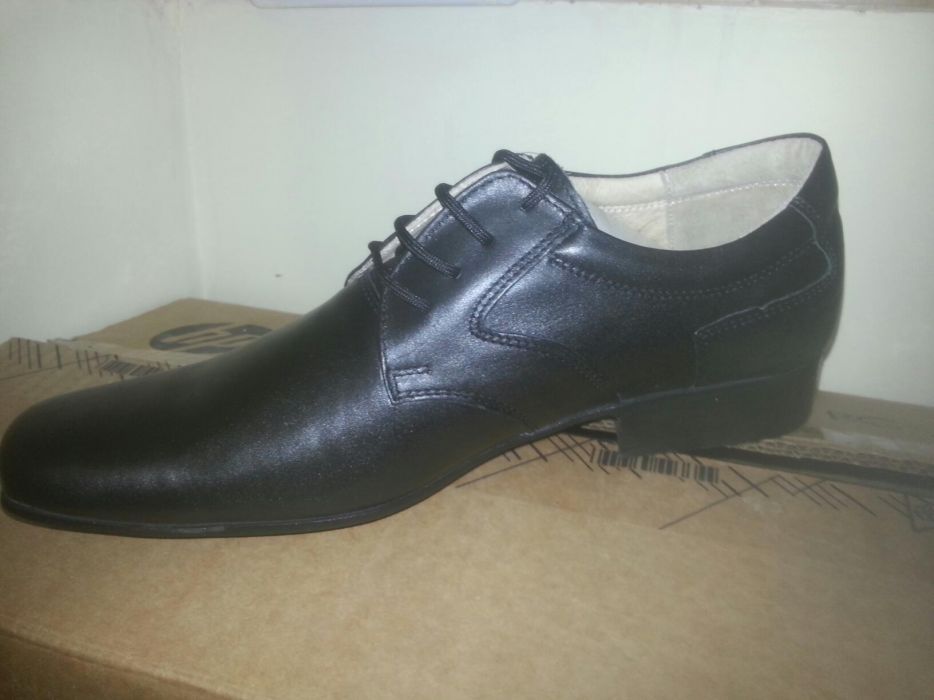 Продавам обувки, чисто нови от естествена кожа.