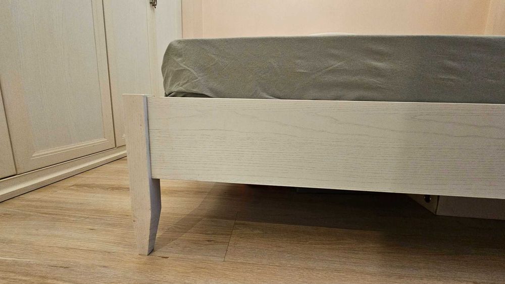 спалня от масив , без матрак