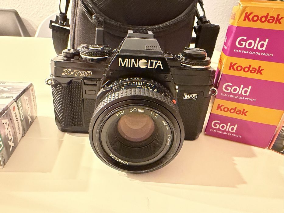 Minolta X-700 + 50mm f/2 + filme + geantă | set complet analog
