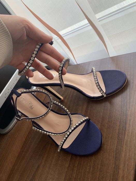 Sandale Chi Chi London cu toc superbe cu strasuri . Sunt noi