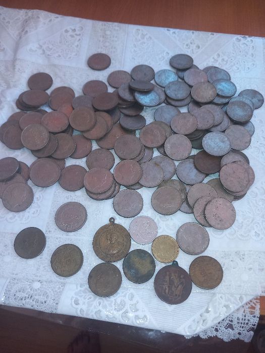 Vind monede vechi din ani 1943. 3. 1944 monede  cu eclipsa  din anul 1