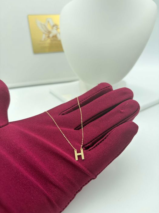 Златно колие с инициал „H"