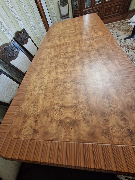 Прадаётся   Стол