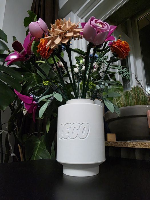 Vaza decorativa dedicata colectiei Lego Botanical