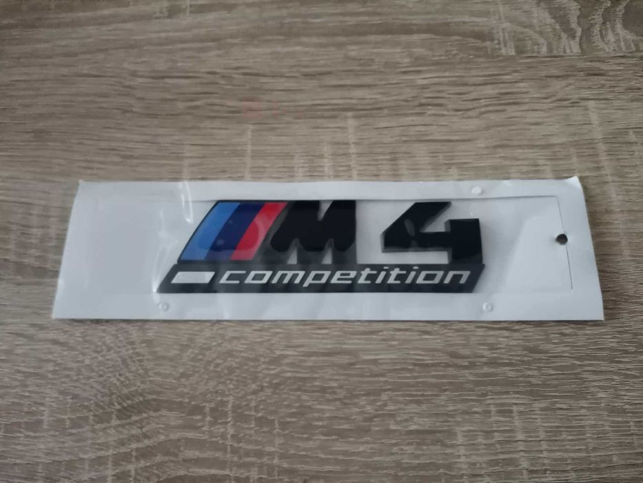 черна емблема BMW M4 Competition
