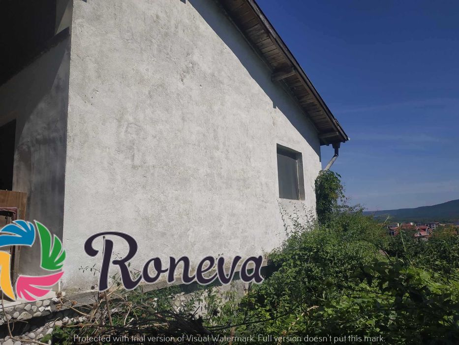 Едноетажна  къща и сутерен с.Кранево