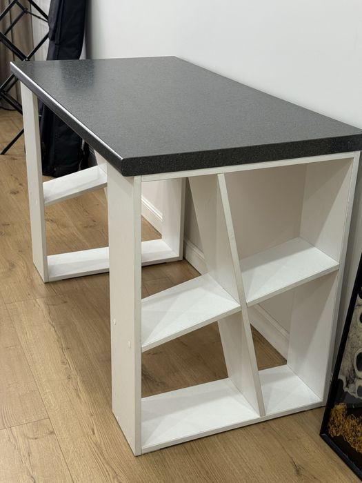 Продаётся дизайнерский стол