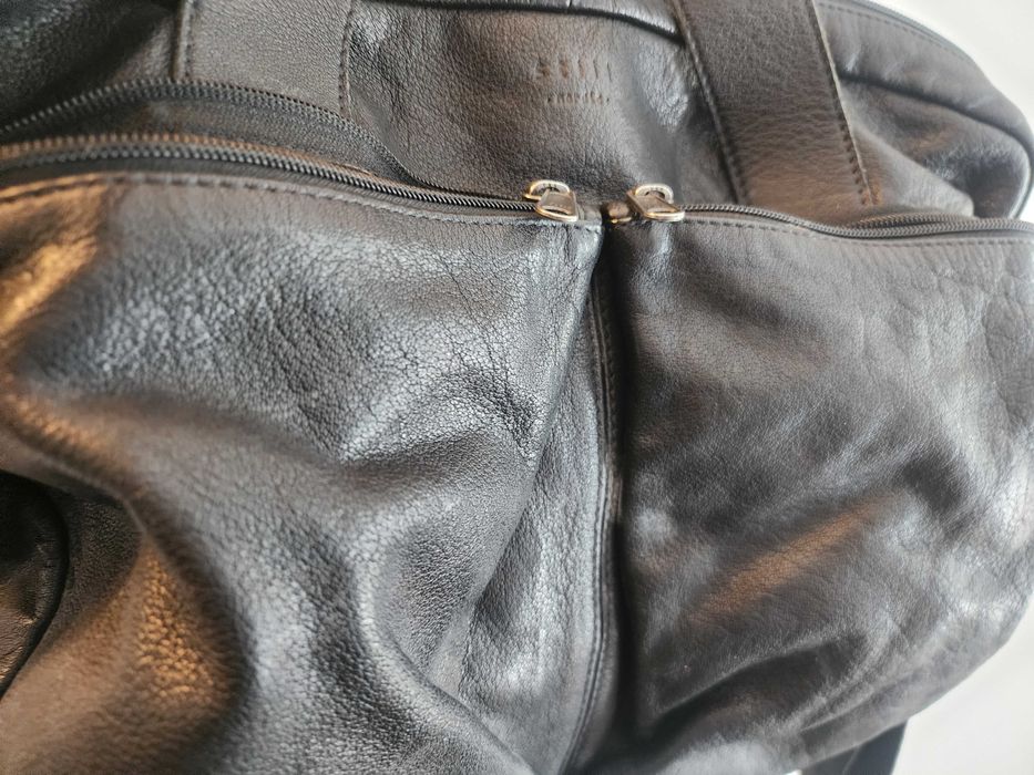 Продавам кожена чанта StiLL естествена кожа.