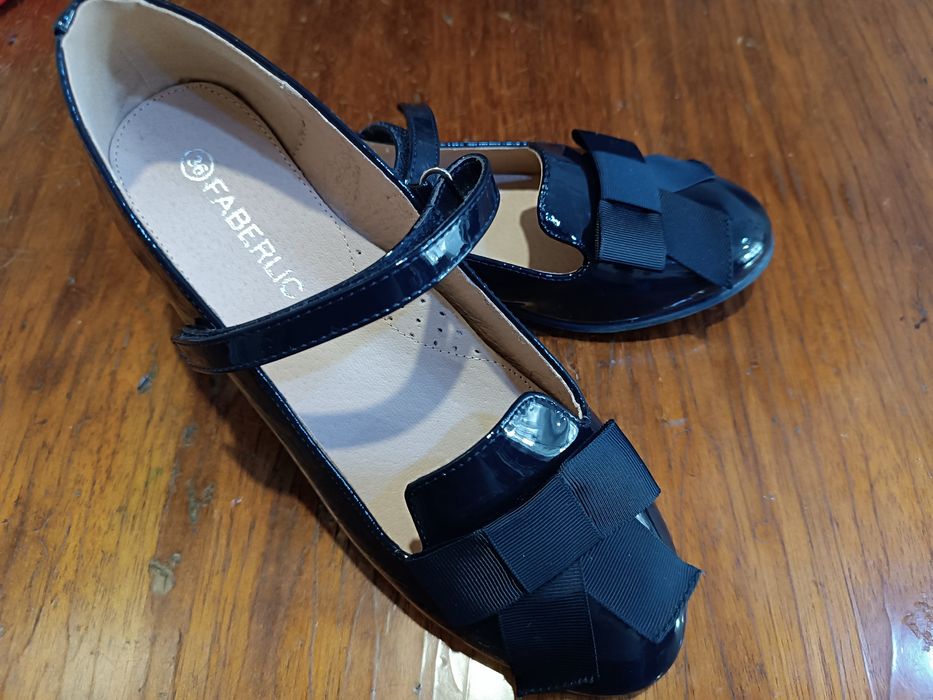 Продам туфли для девочки 36 размера