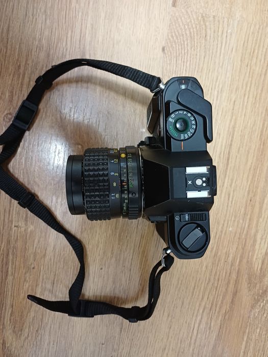 Aparat foto Pentax P30 functional. Buza obiectivului putin deformata