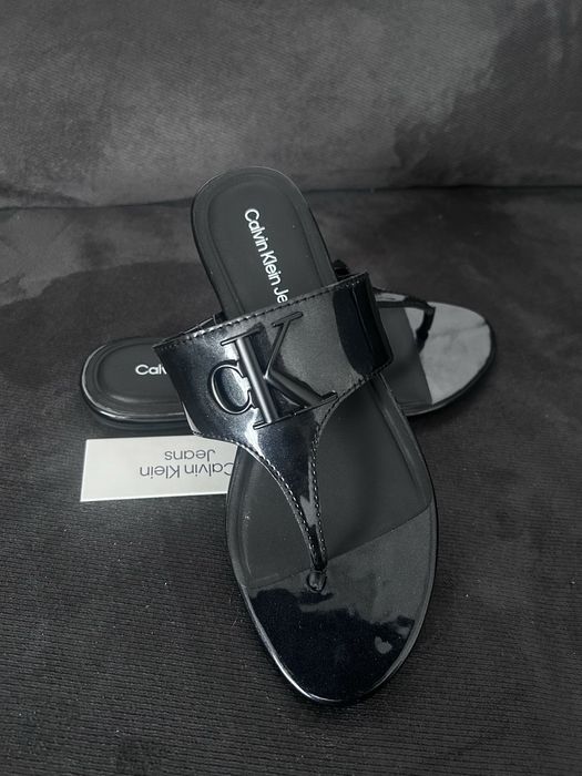 Чехли СК , чисто нови с кутия, 38 номер по етикет, но отговарят на 37!