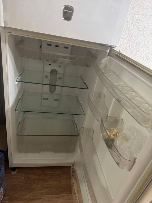 Продам холодильник самовывоз район цемпос работает