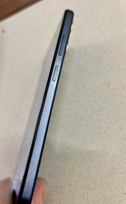 Vand ZTE Blade V40 Design 128 gb/ 4+3 gb ram, probleme camere