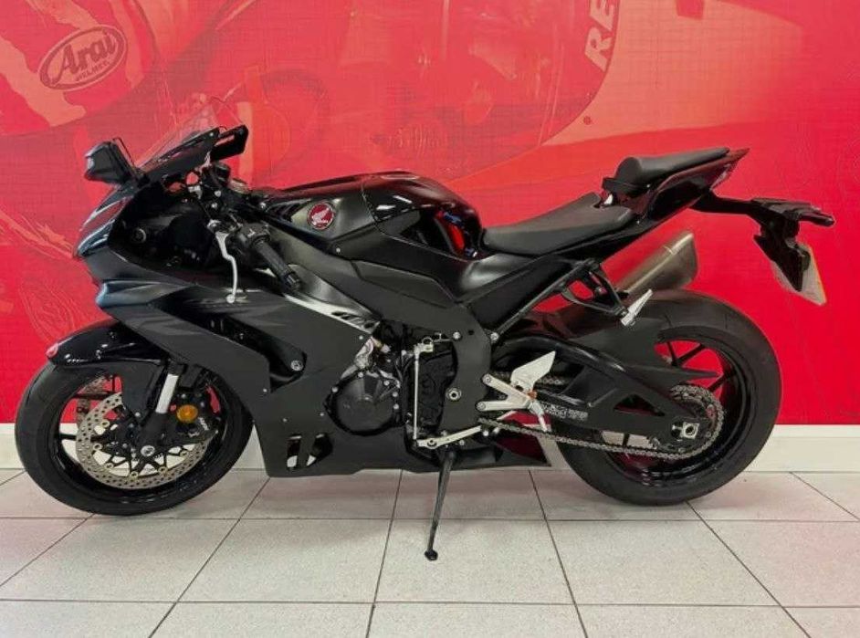 2022 HONDA CBR1000RR-R FIREBLADE -  295 miles  като нов