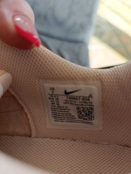 Продавам сникърси ,Nike
