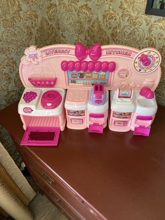 Игрушечная кухня. Недорого.