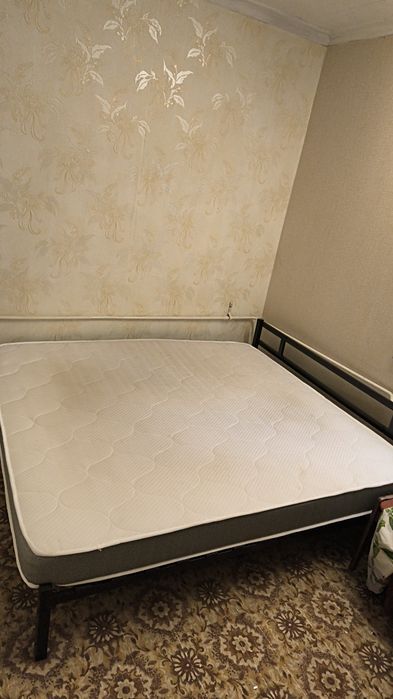 Продам 2х спальную кровать