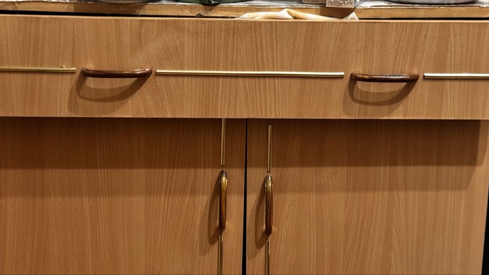 Кухонный гарнитур + стол с стульями 3в1