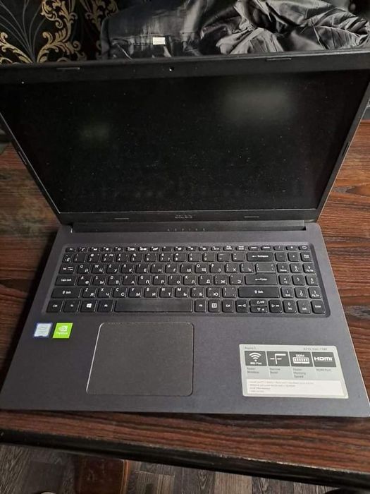 Acer core i7 ™ video karta 2 GB