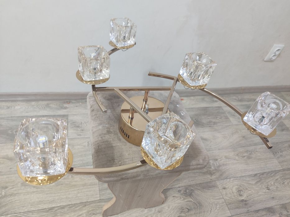 Продам люстру в рабочем состоянии