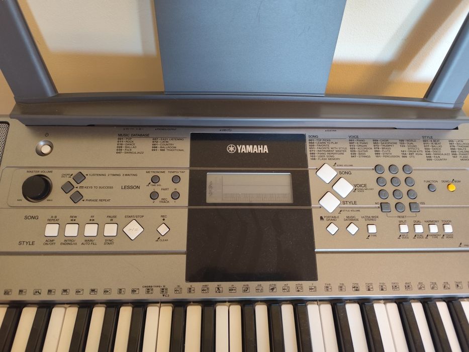 Orga electronică Yamaha - pachet complet