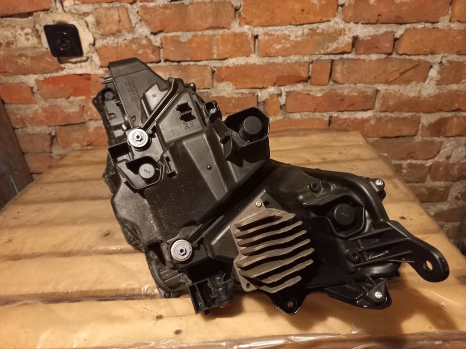 Десен фар за Лексус RX 2023