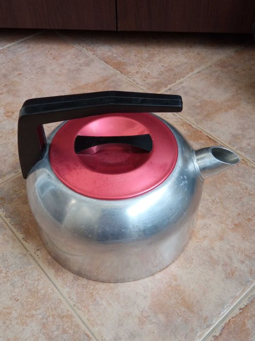 Алуминиев чайник, Алуминиева тенджера
