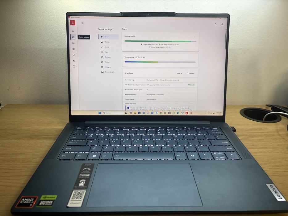 Vând laptop Lenovo Yoga Pro 7 14AHP9, în stare foarte bună, perfect funcțional.