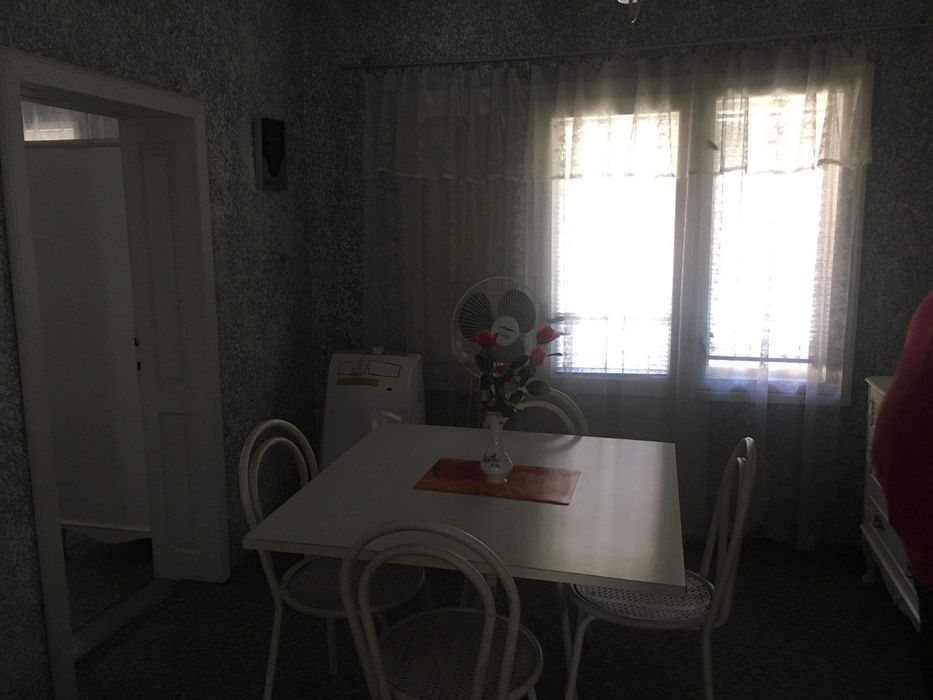 Двуетажна къща .