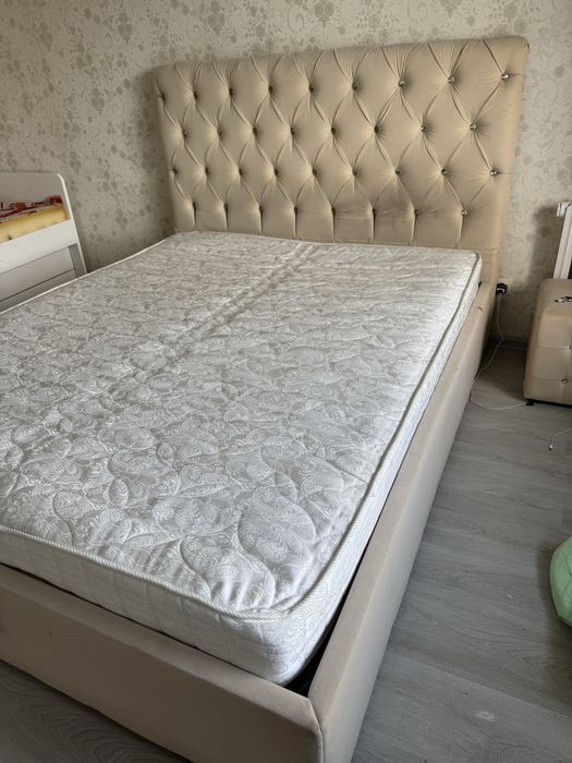 Продам кровать с матрасом