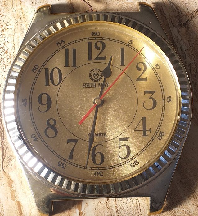 Ceas vechi de perete