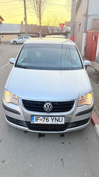 VOLKSWAGEN Touran
