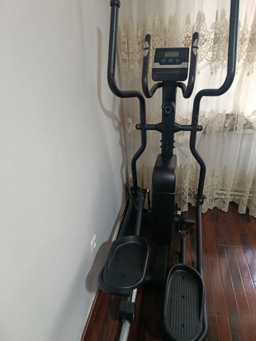 Продается эллиптический тренажер Power Gym