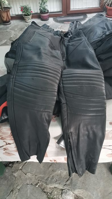 Мото панталони и гащеризони.