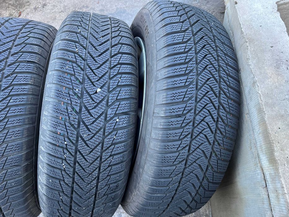 Джанти със зимни гуми 195/65/15 с 8.29мм. грайфер от Мазда/Mazda!!