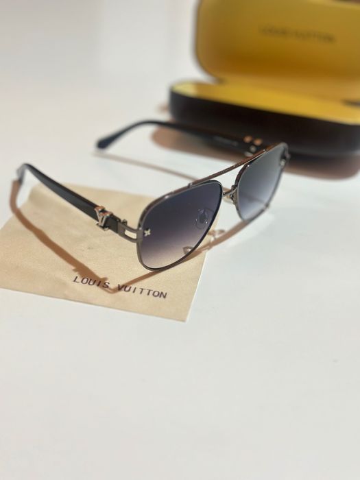 Продавам сльнчеви очила Louis Vuitton