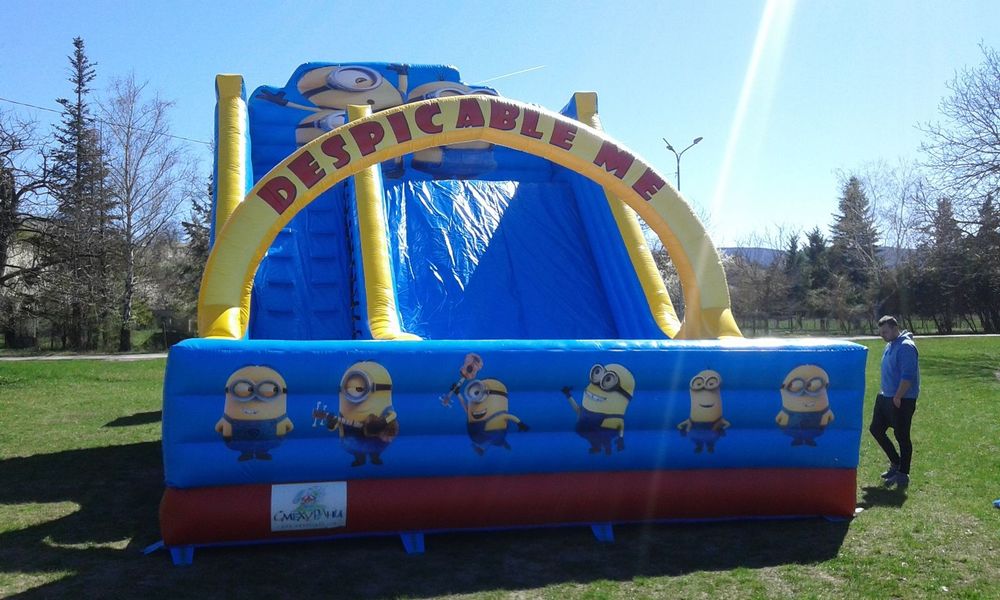 Надуваема пързалка, батут, атракциони