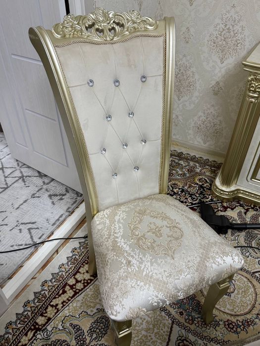 Стол + 10 та стули билан сотилади + хонтахта болади